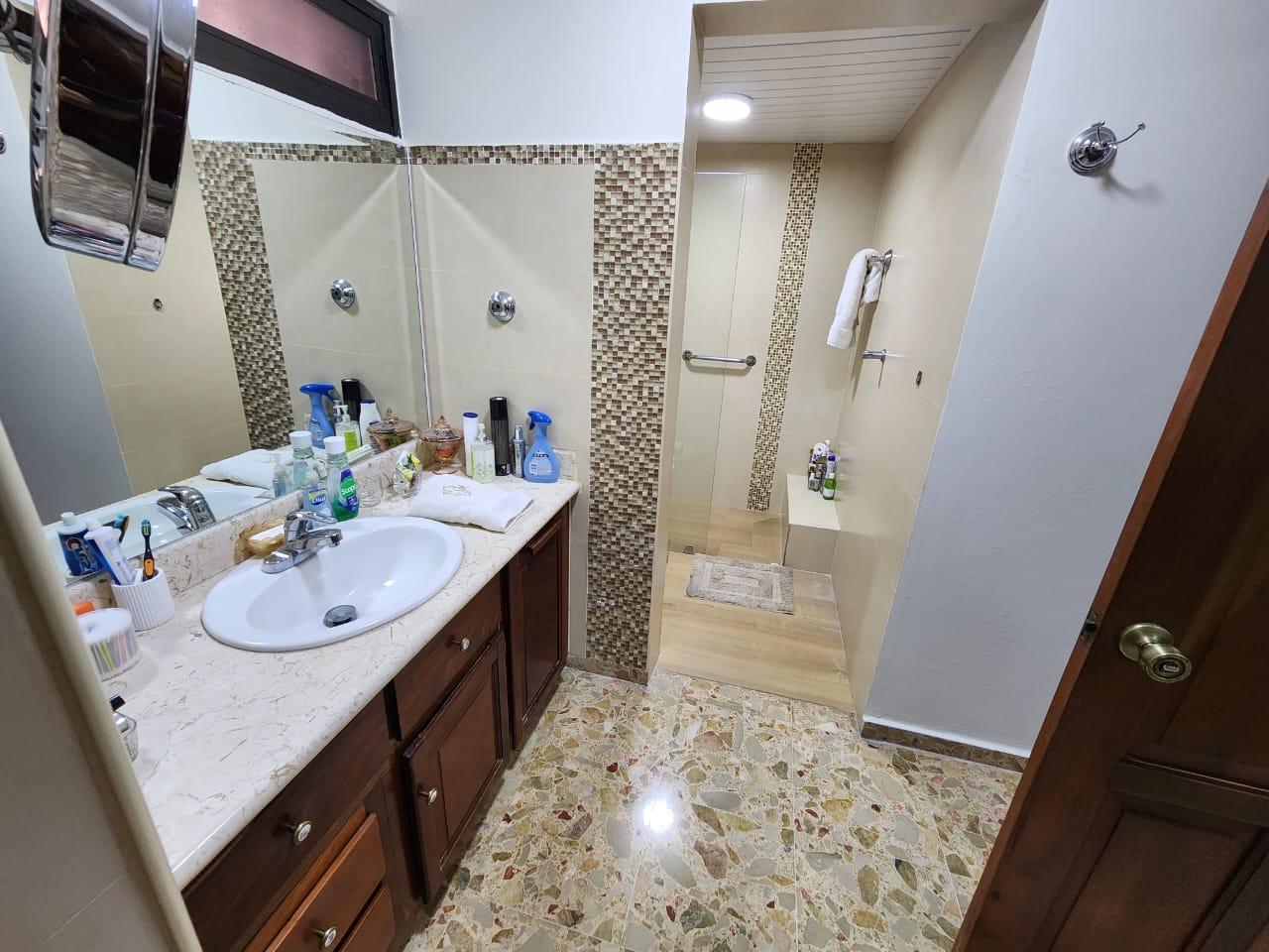 apartamentos - Se vende amplio apartamento en Piantini 6