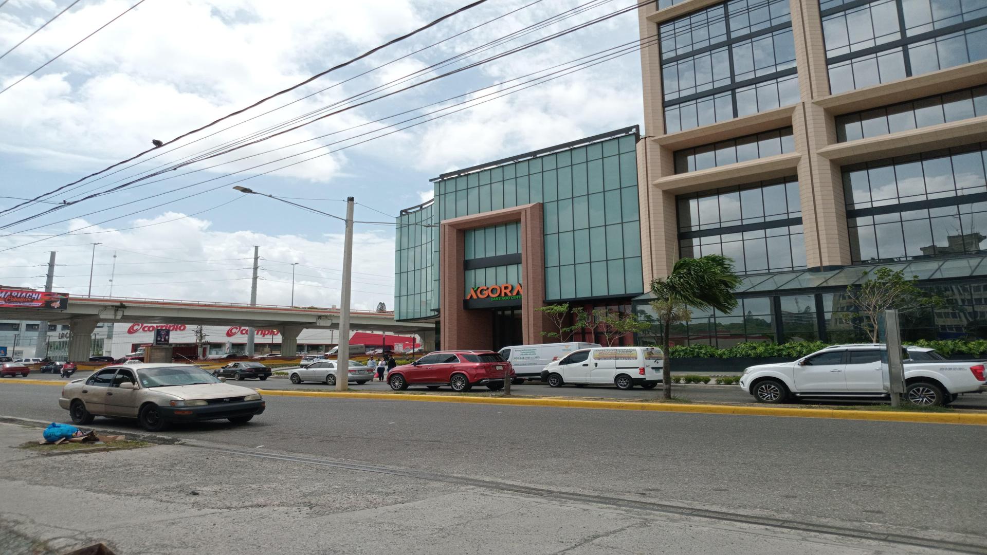 solares y terrenos - Terreno Comercial en Venta en Av. Juan P. Duarte – 2,558 m² 4