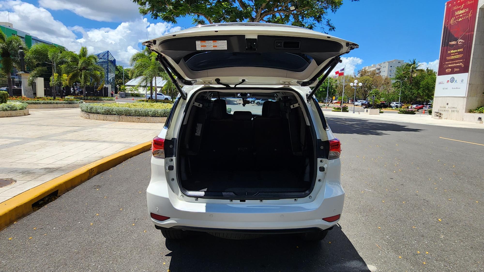 jeepetas y camionetas - Vendo Toyota Fortuner SRV 2018 4