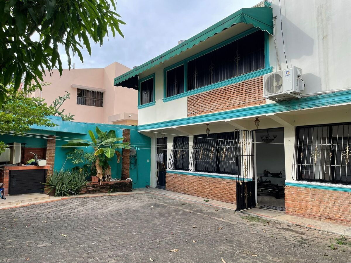 casas - Casa en Venta en Colinas del Seminario
 4