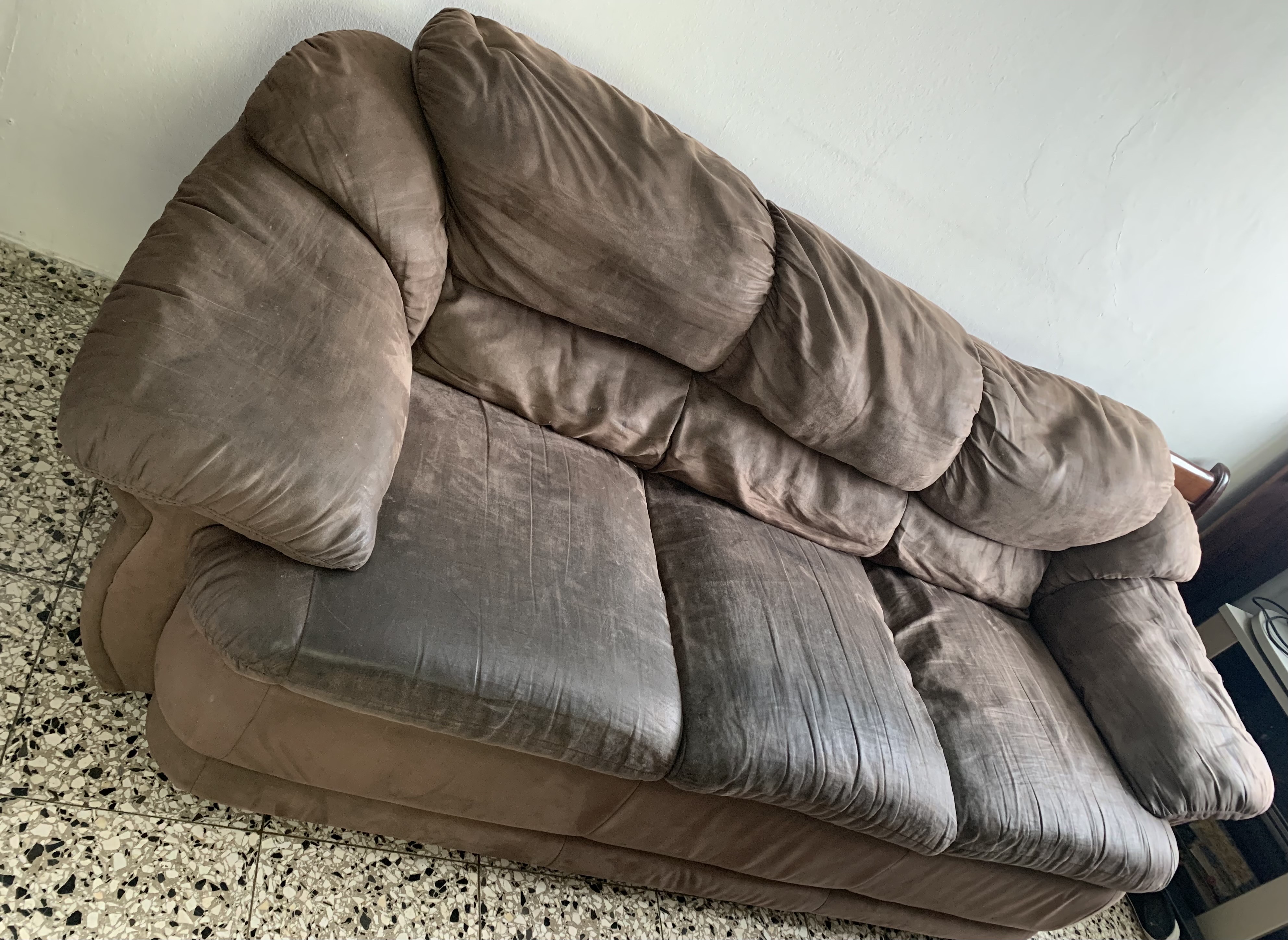 muebles y colchones - Sofá de 3 plaza, importado. 1