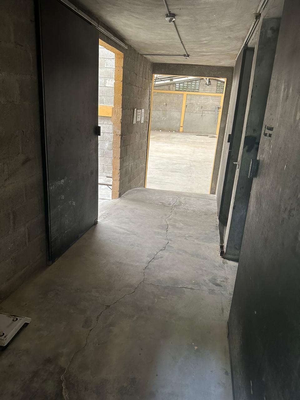 oficinas y locales comerciales - Alquiló nave industrial klm 22 autopista 980 metro 3