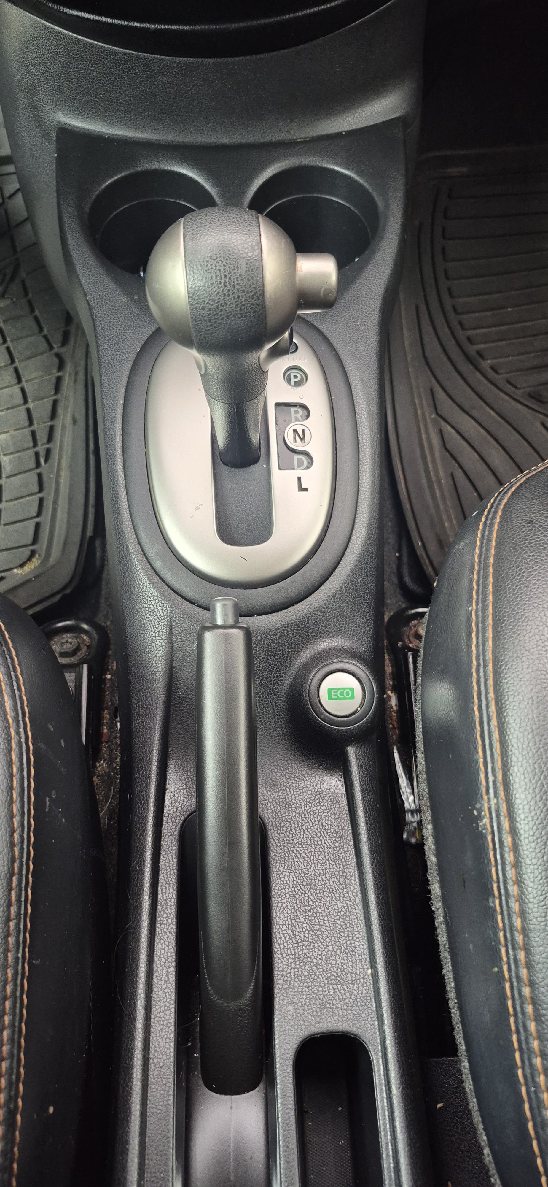 carros - nissan note MEDALIST. 9