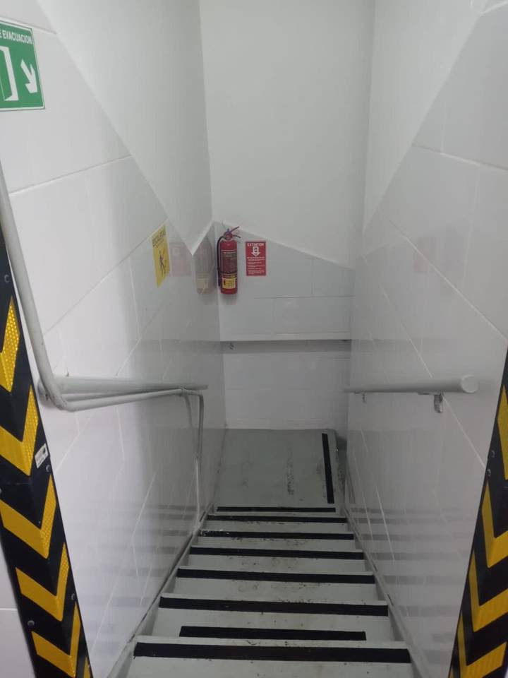 oficinas y locales comerciales - Alquiler de edificio comercial en villa consuelo  2
