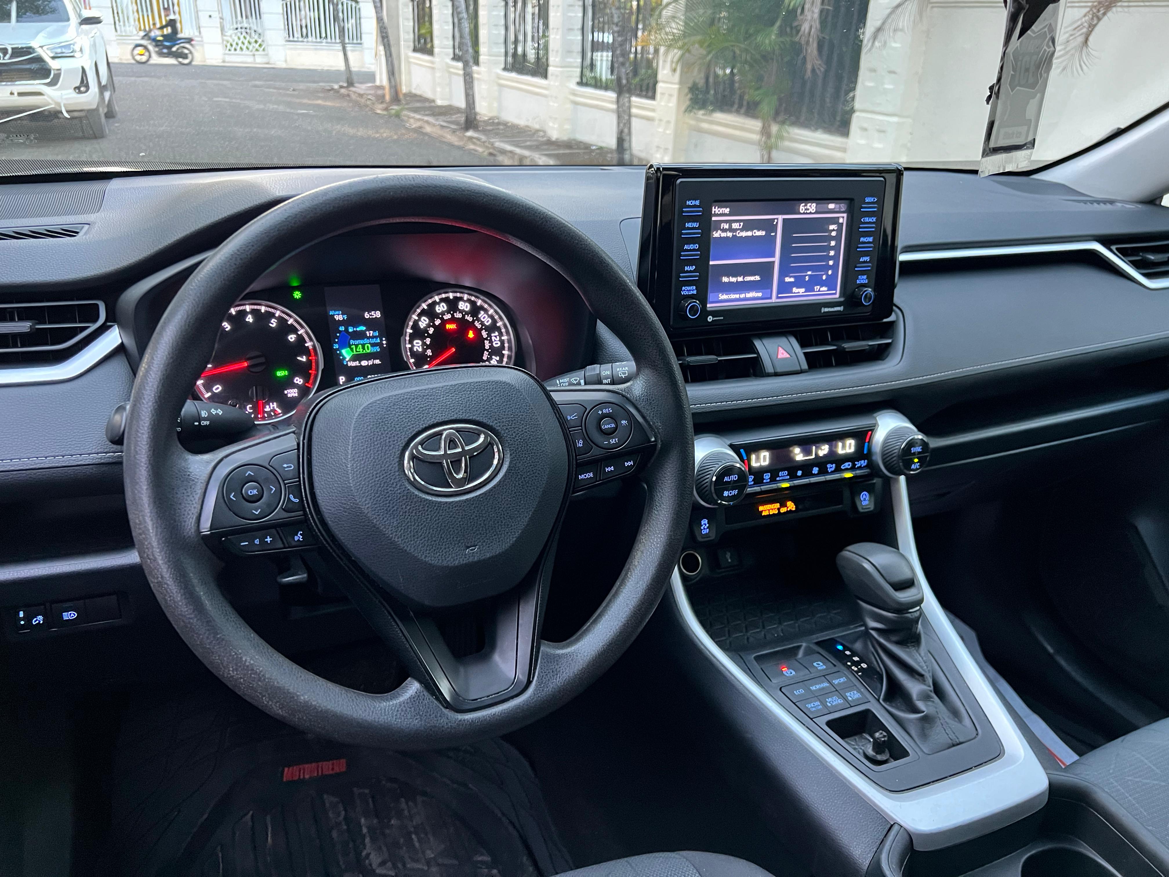 jeepetas y camionetas - Toyota rav4 2022 xle 5