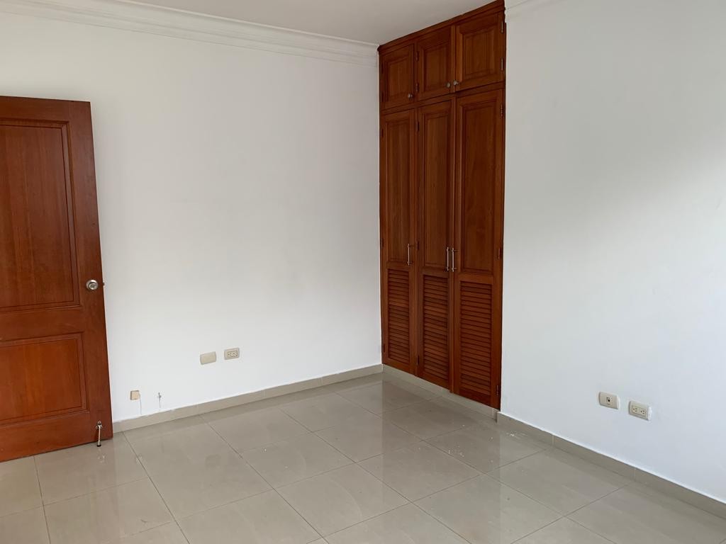 apartamentos - Alquiler con LB
GAZCUE
1 Hab
1,5 Baños
Hab de servicio
1 parqueo
USD$ 800 8