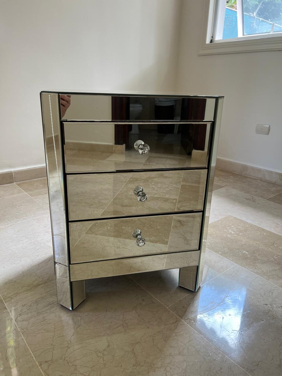 muebles y colchones - Hermosa mesa de cristal con tres gavetas 