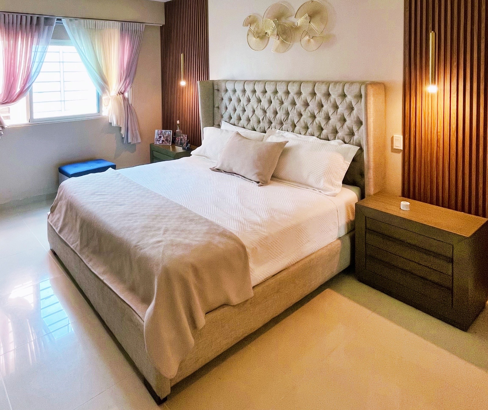 muebles y colchones - Cama King forrada en Tela con colchón incluído 0