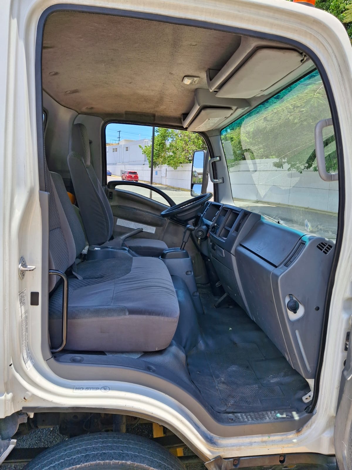 camiones y vehiculos pesados - Izuzu NPR 2012 7
