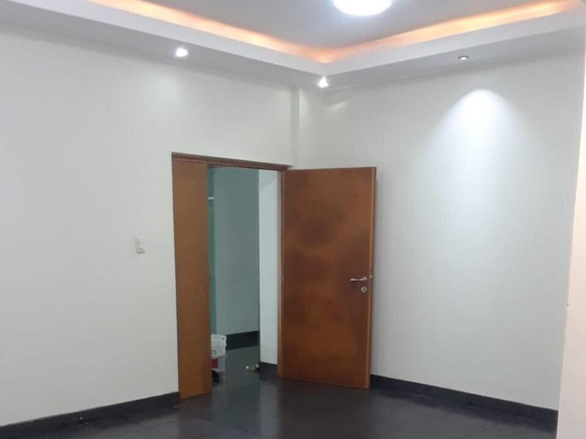 oficinas y locales comerciales - Oficina en alquiler en Gazcue 5