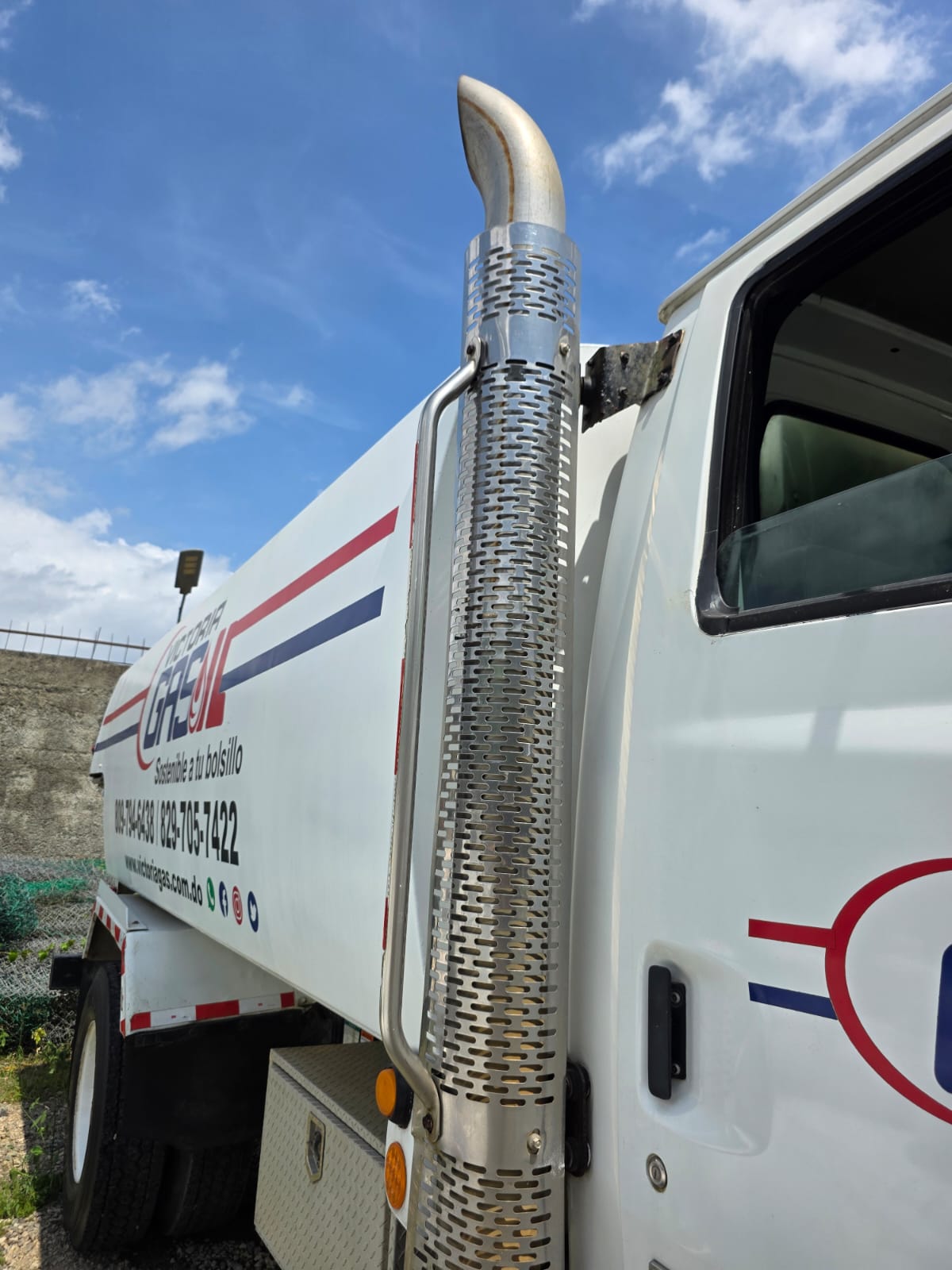 camiones y vehiculos pesados - Camión Cisterna de Gasoil Sterling en Venta 5