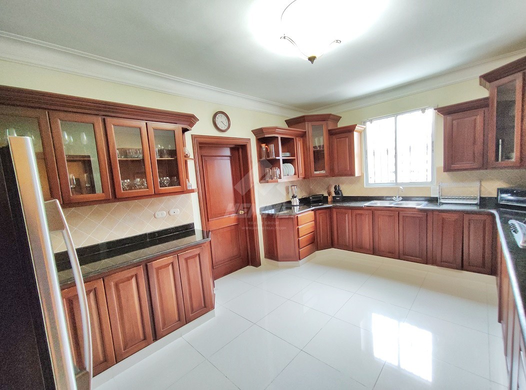 apartamentos - TORRE CON 270 MTS2 Y 4 PARQUEOS LA ESMERALDA SANTIAGO  4