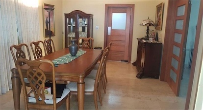 casas - Casa con piscina en el Distrito Nacional con 440mts 2