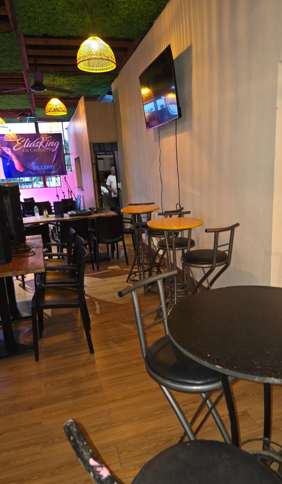 negocios en venta - Café Bar & Lounge Tapas En La Av. España 4
