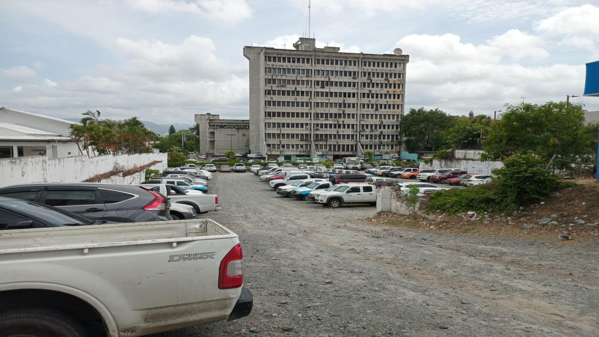 solares y terrenos - Terreno Comercial en Venta en Av. Juan P. Duarte – 2,558 m² 1