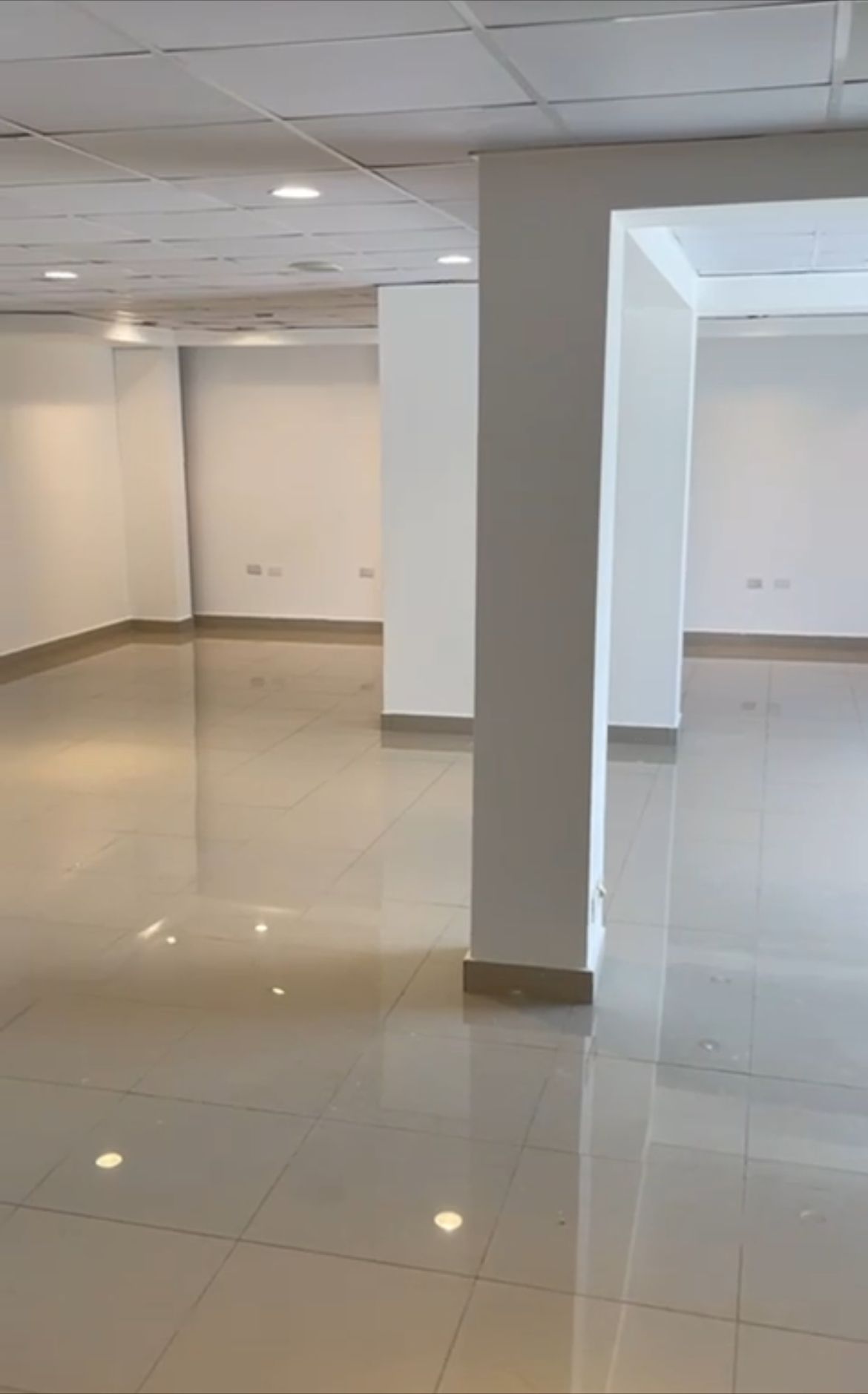 oficinas y locales comerciales - El Millon local 185m2 3