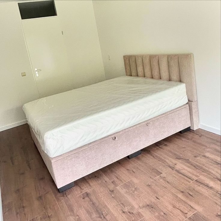 muebles y colchones - Camas tapizada moderna. Nueva 0