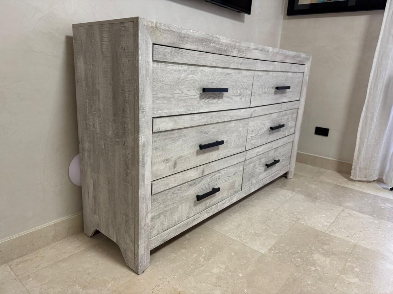 muebles y colchones - Base king y gavetero de 6 gavetas 
 ( sin colchón )  Ubicado en punta cana villa 3
