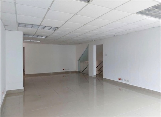 oficinas y locales comerciales - Local amplio de 300 metros 1