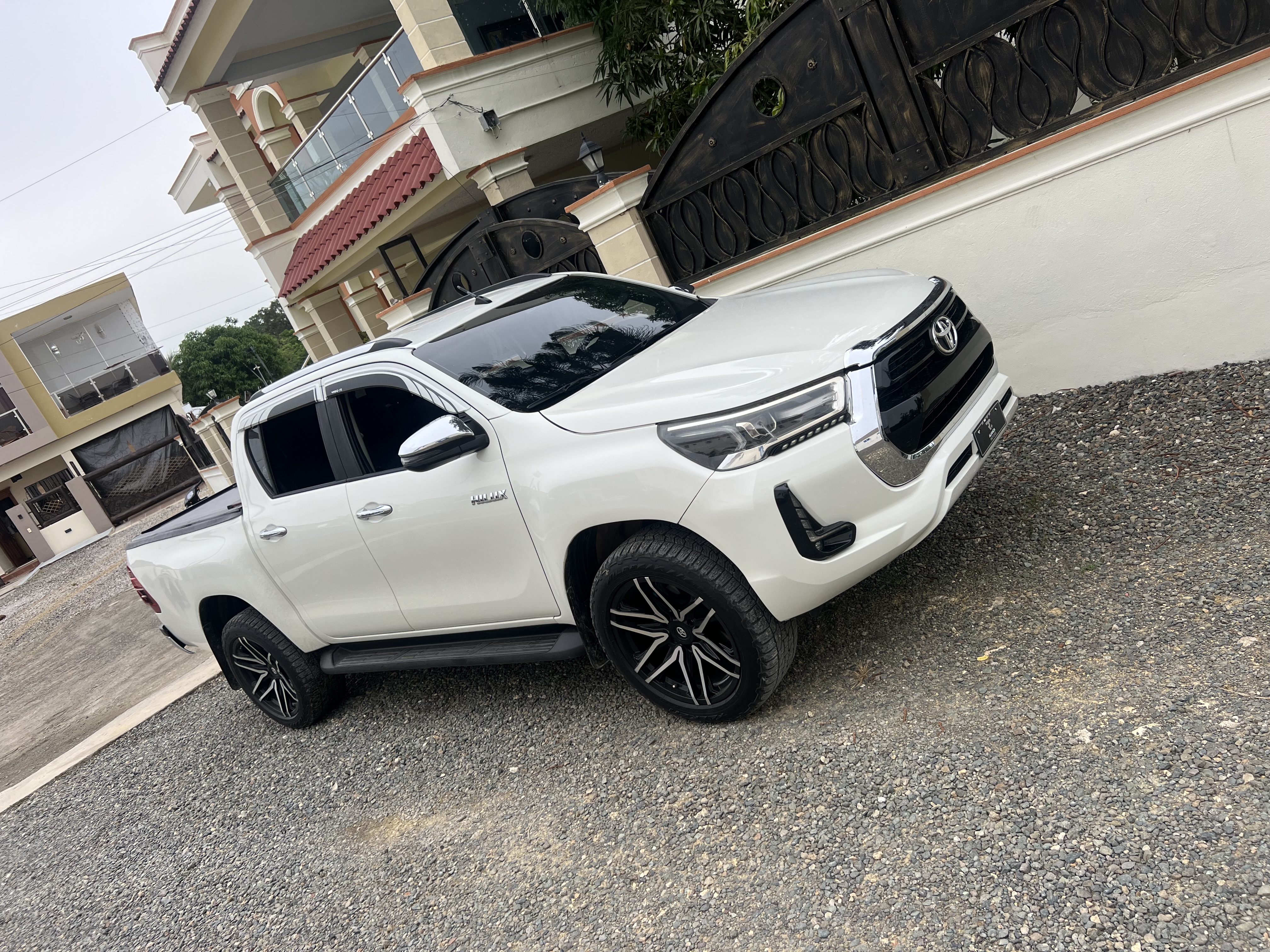 jeepetas y camionetas - Toyota hilux 2019 pintura original  5