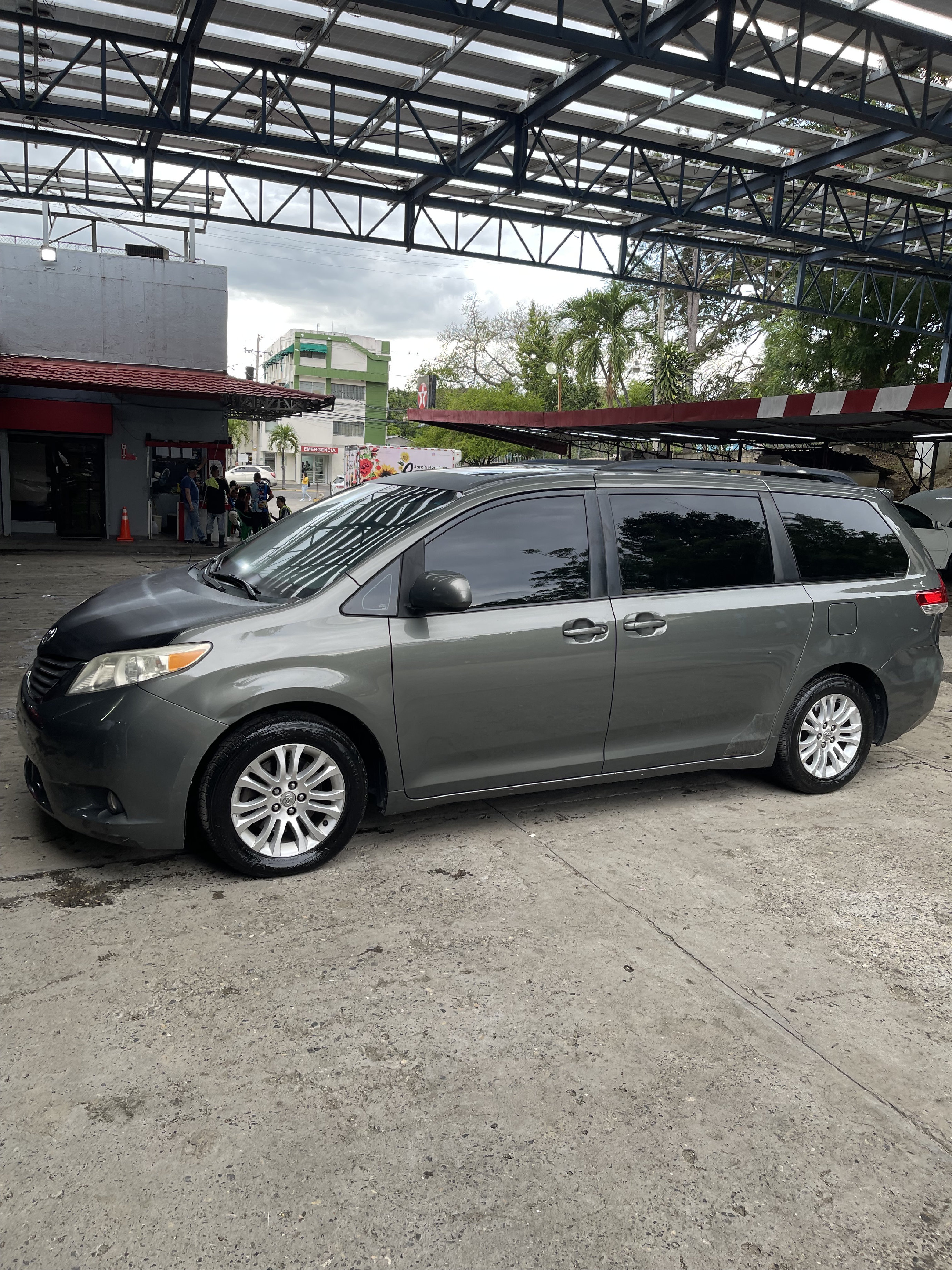 jeepetas y camionetas - venta de Toyota Sienna 2012 XLE LA FULL 4