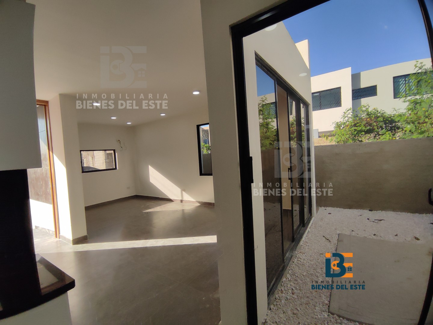 casas - Moderna Vivienda en Venta en Residencial Cerrado, Seguridad 24 Horas 3