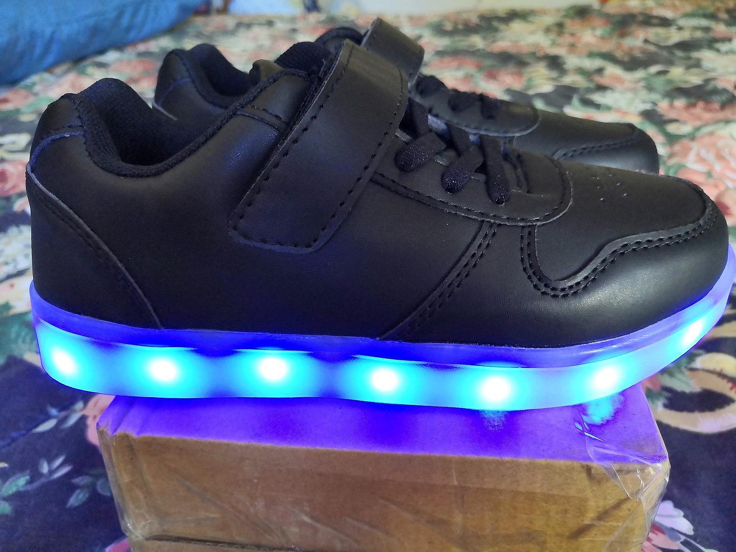 ropa y zapatos - zapatos tipo sneakers niño negros suela con luz colores carga USB Size 32-34 NEW 4