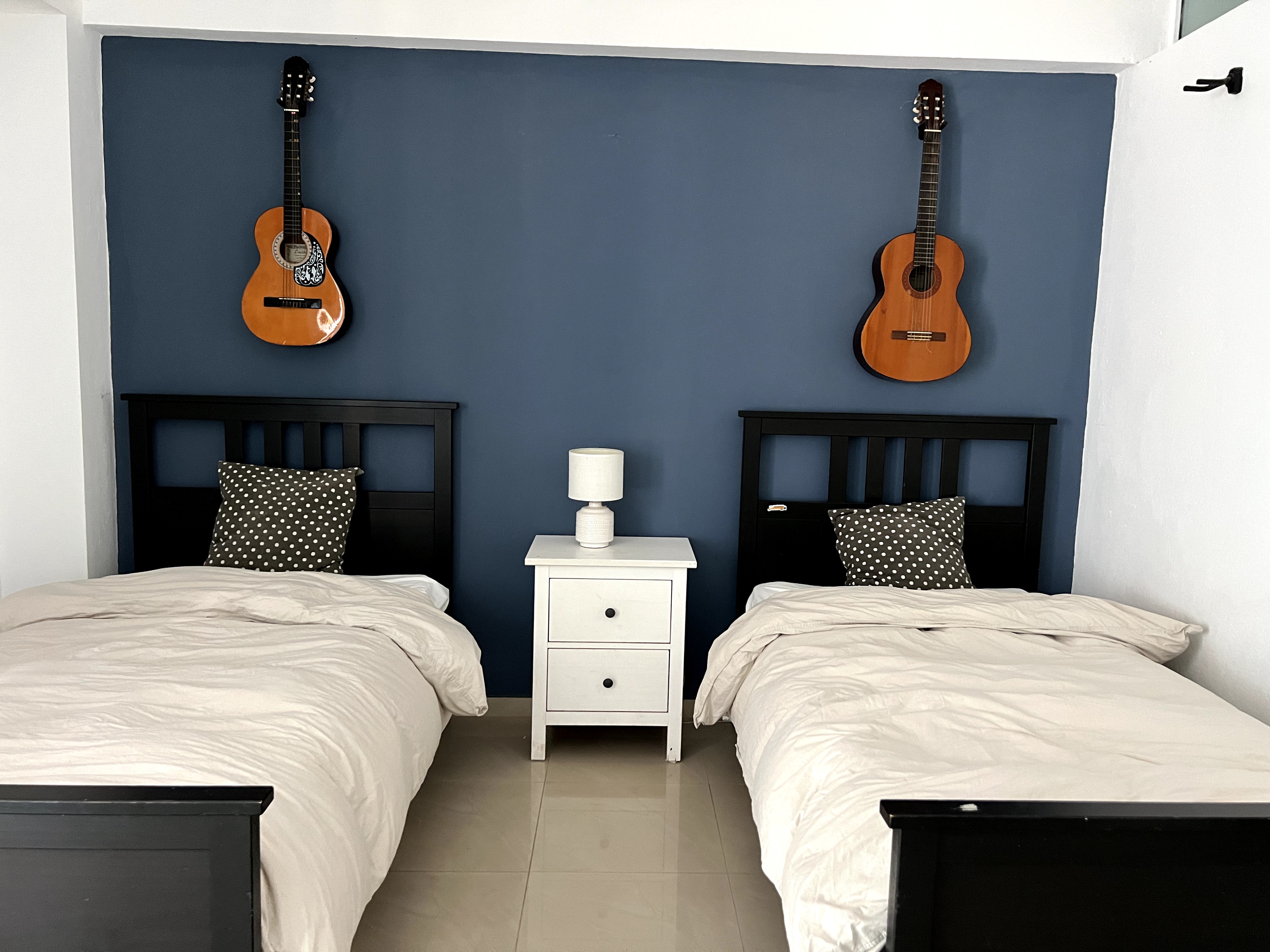 muebles y colchones -  2 camas twin con colchon ideal cuarto de ninos 0