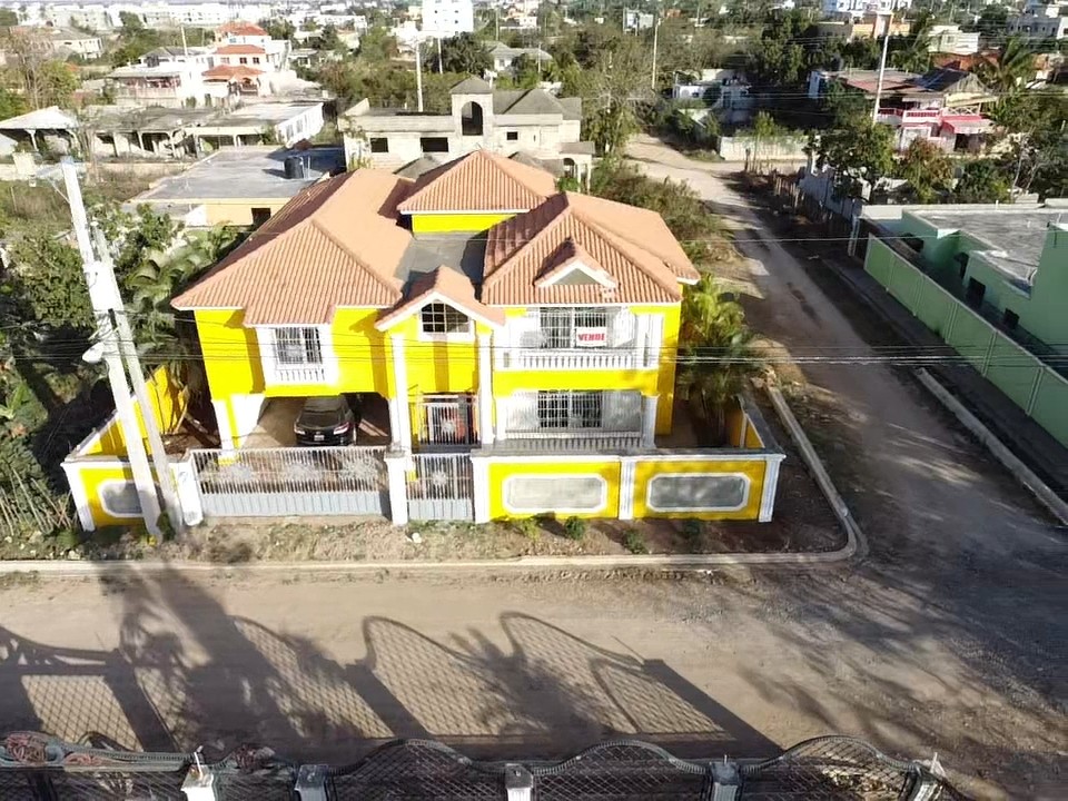 casas - Se Vende  Casa Grande y Preciosa con 5  Habitaciones/ Residencial Villa España 1
