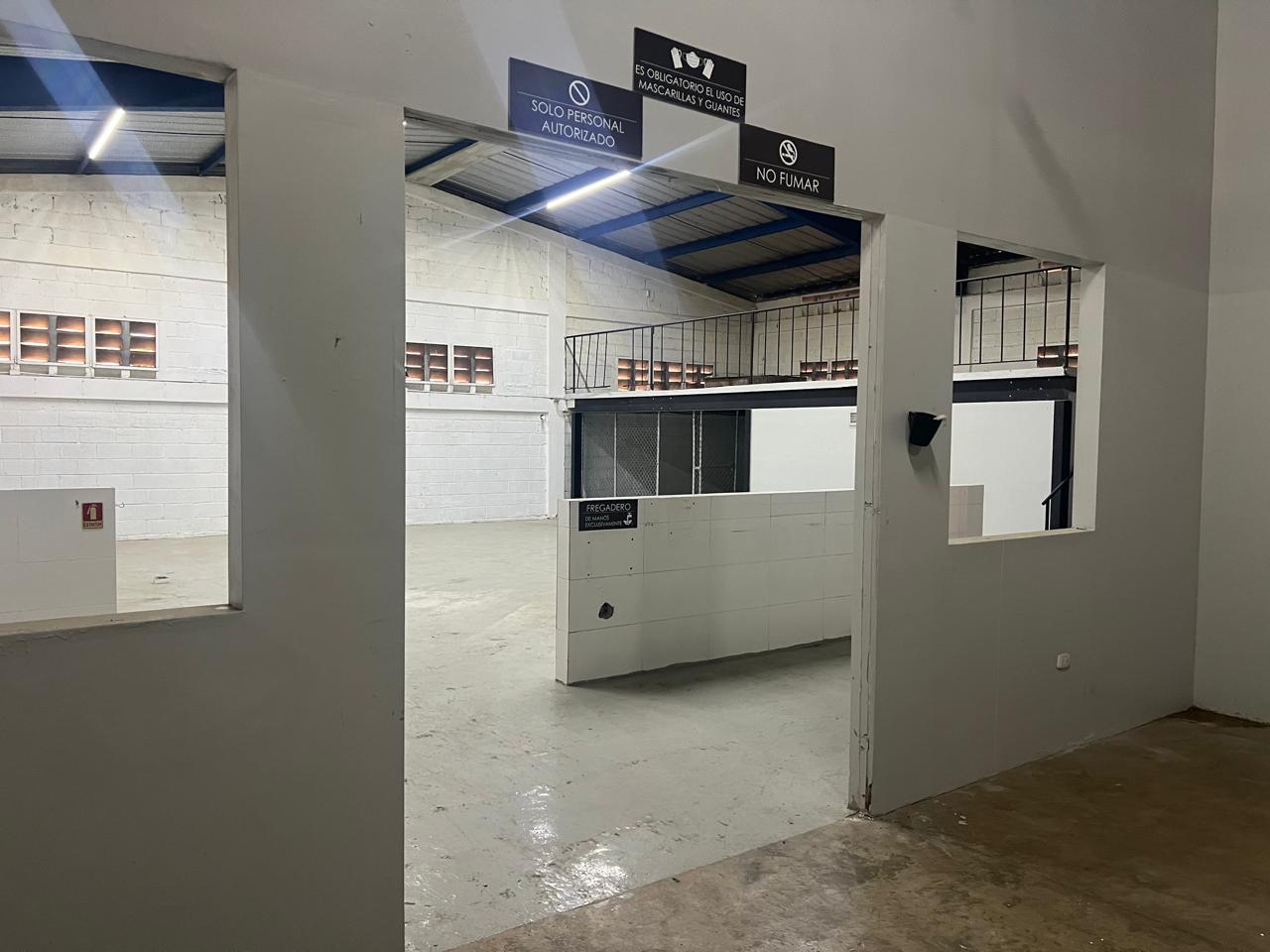 oficinas y locales comerciales - Nave Industrial Estratégicamente Ubicada  7