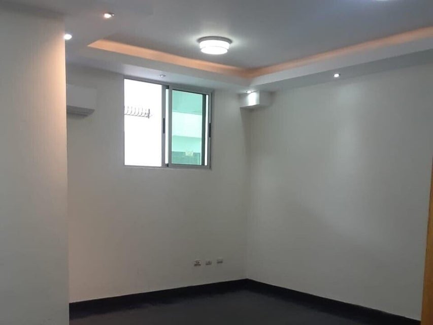 oficinas y locales comerciales - Oficina en alquiler en Gazcue 2