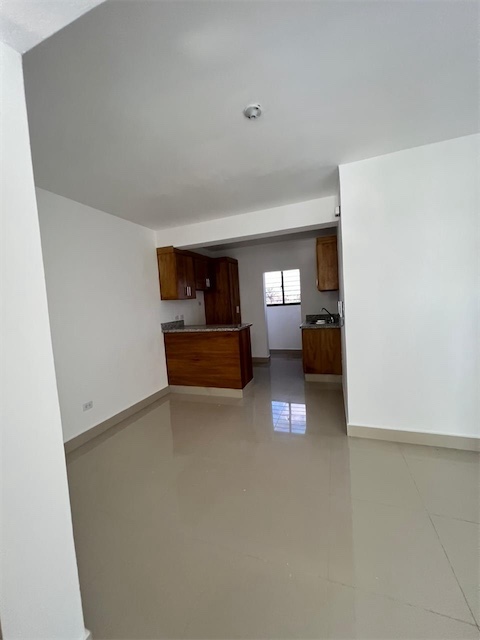 apartamentos - Segundo nivel en Avenida Hispanoamericana como nuevo. 5