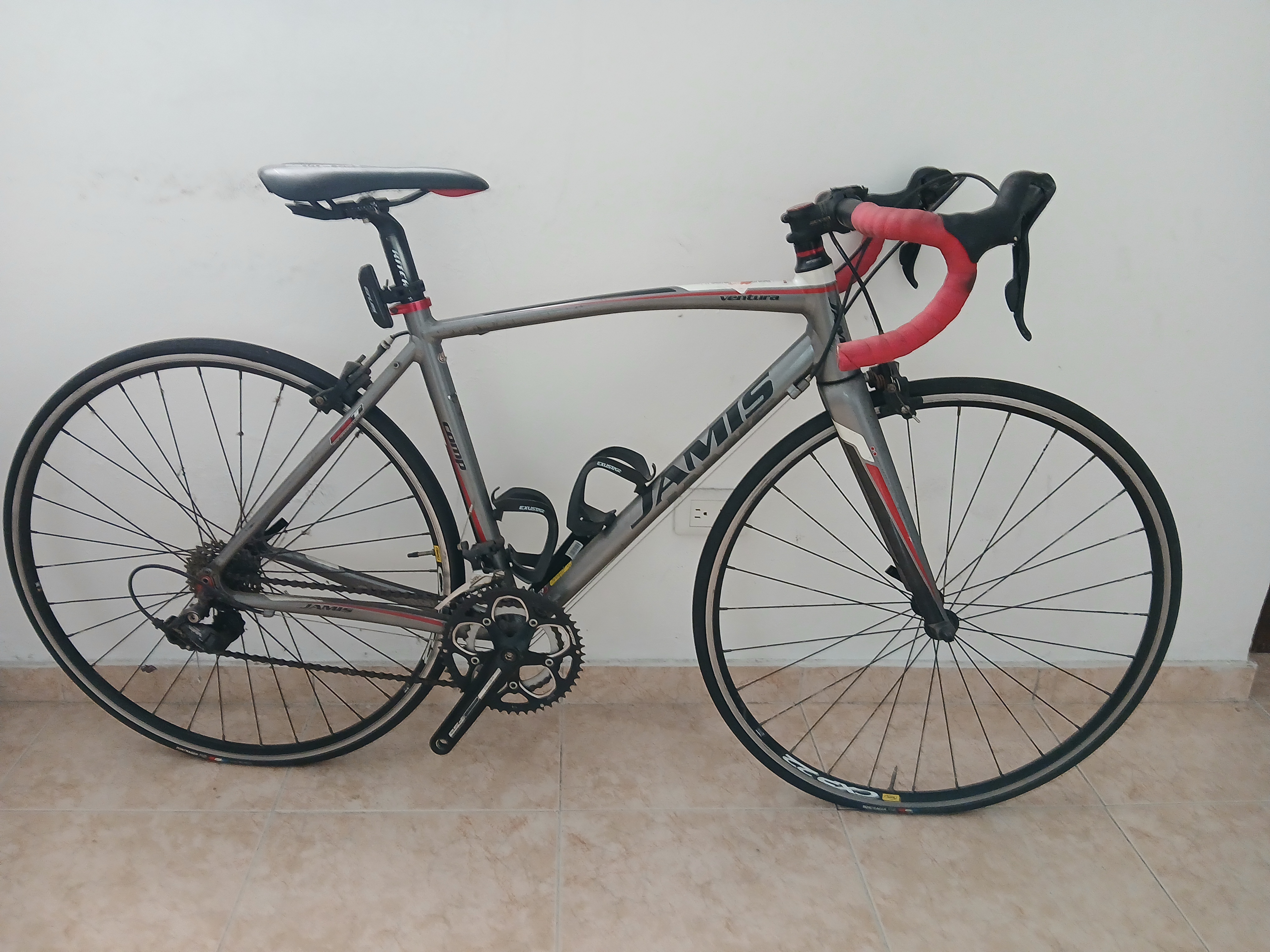 bicicletas y accesorios - Vendo bicicleta de Ruta Jamis  2