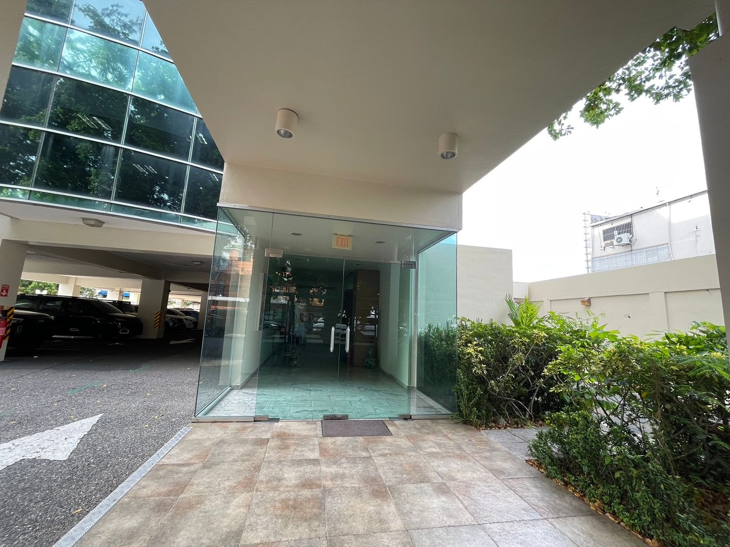oficinas y locales comerciales - Alquilo en Torre Corporativa Oficina de 512 Metros  en Evaristo Morales 1