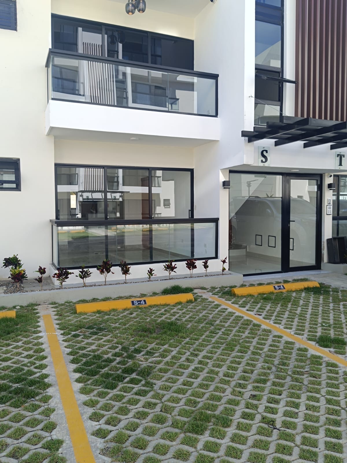 muebles y colchones - se vende 2 nivel precio negociable 
