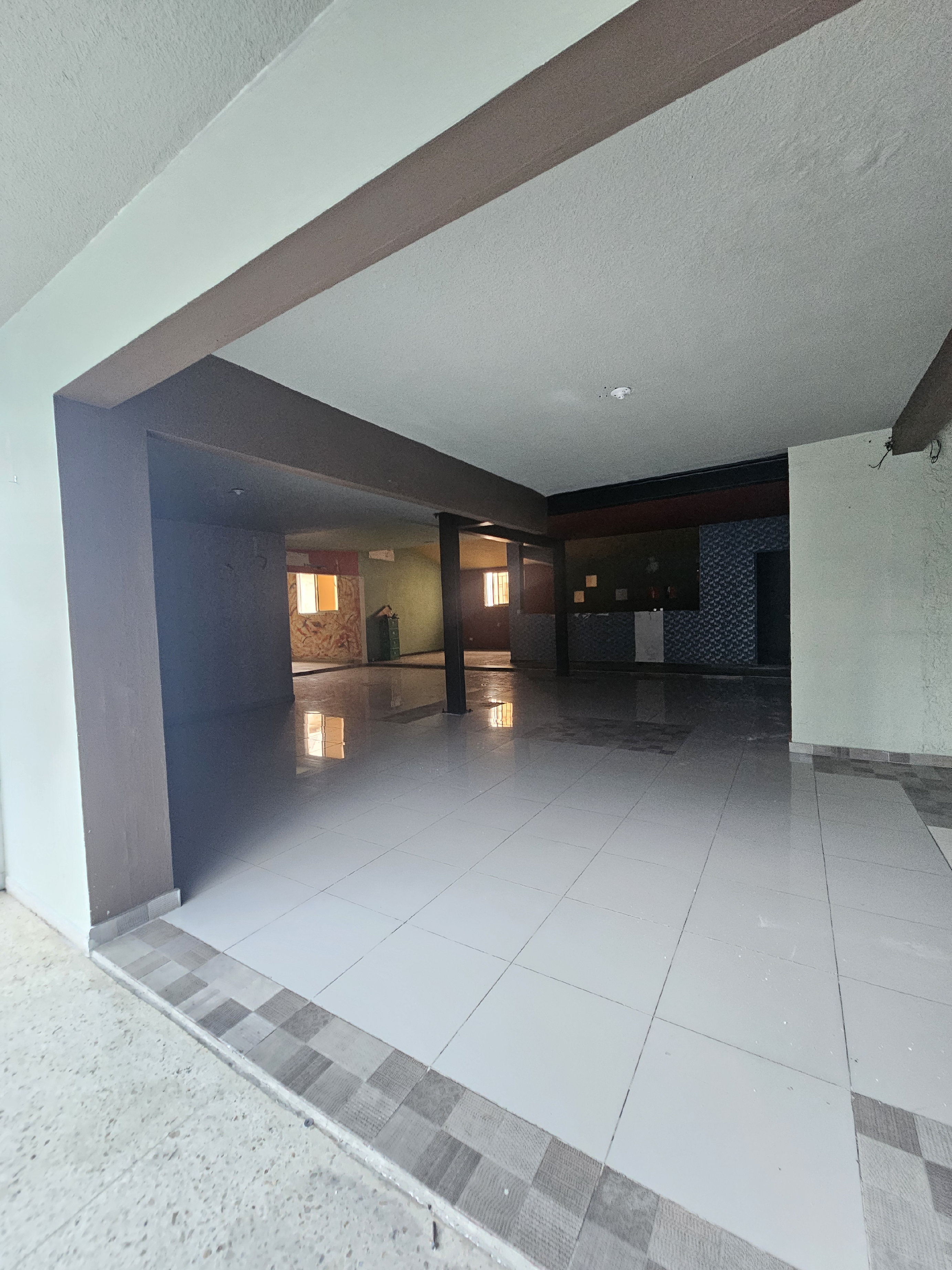 oficinas y locales comerciales - Local comercial a una Esquina de la Caonabo  2