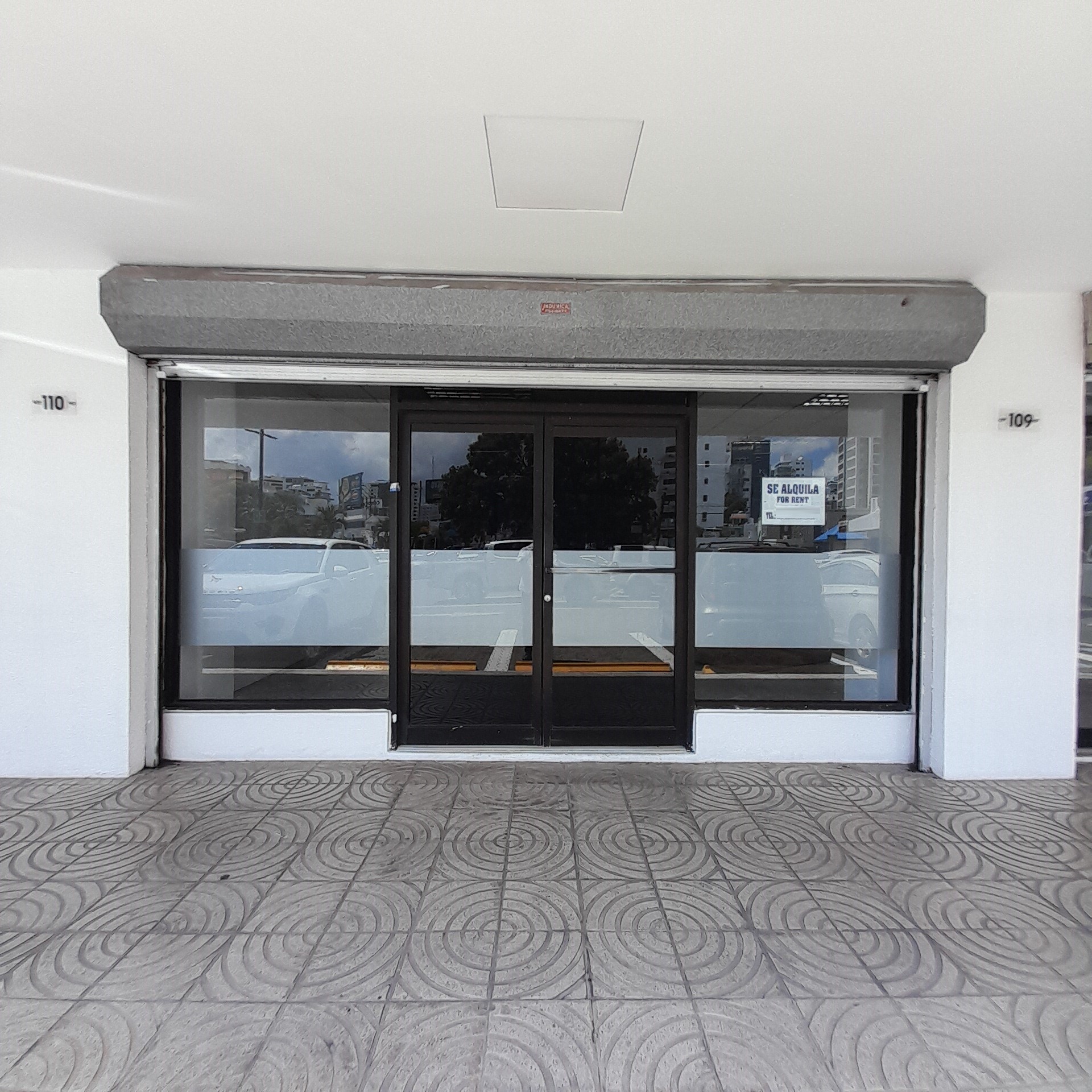 oficinas y locales comerciales - Local en Primer Nivel Naco cercano a la tiradentes