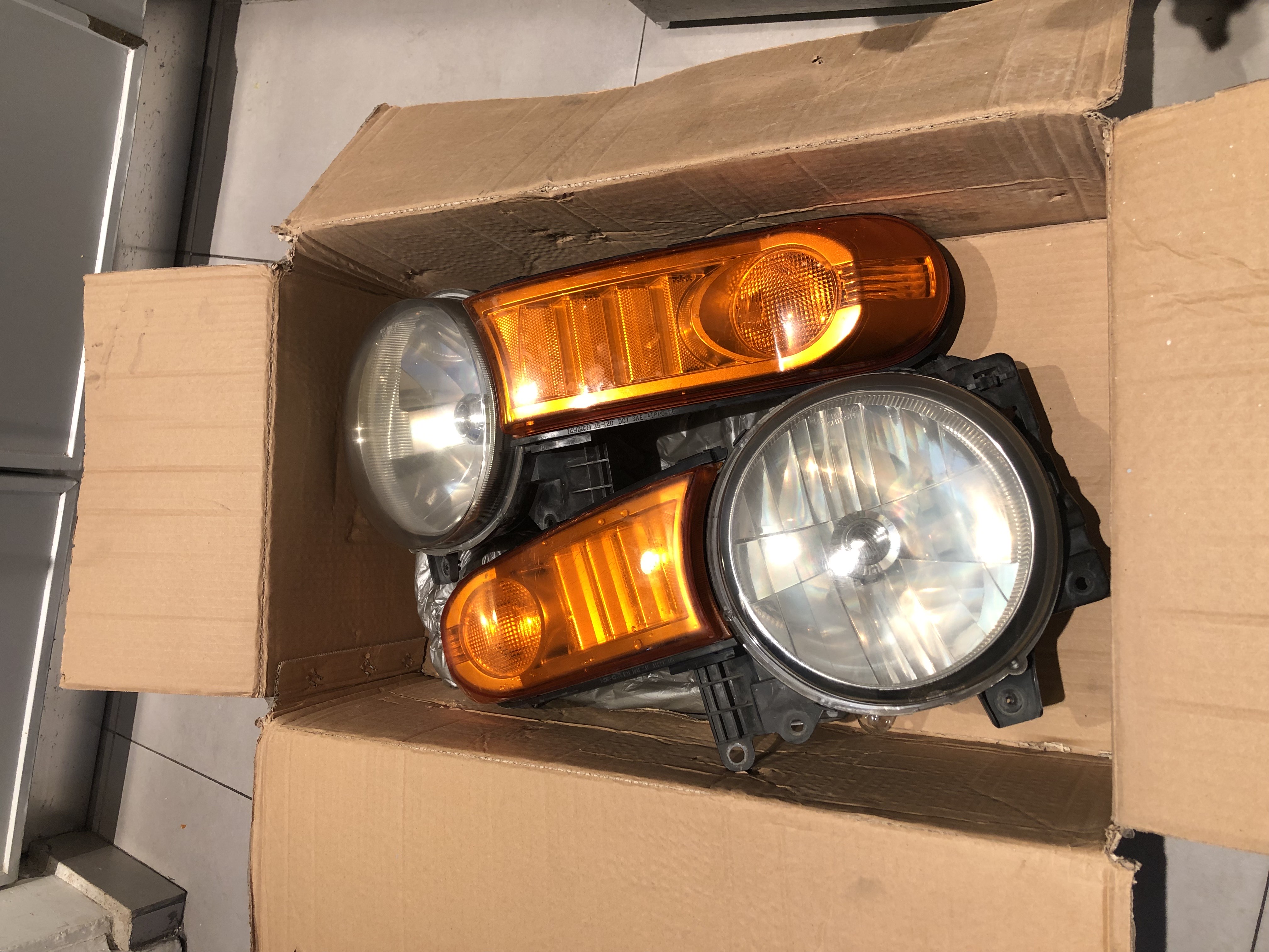 repuestos - Luces delanteras + direccionales Toyota FJ Cruiser 0