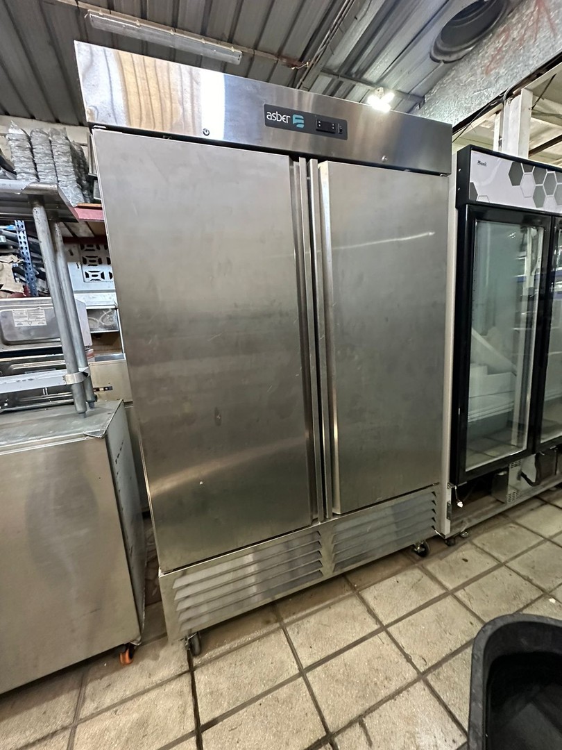 equipos profesionales - Congelador 2 Puertas Solidas 49 Pies en Acero Inoxidable 0