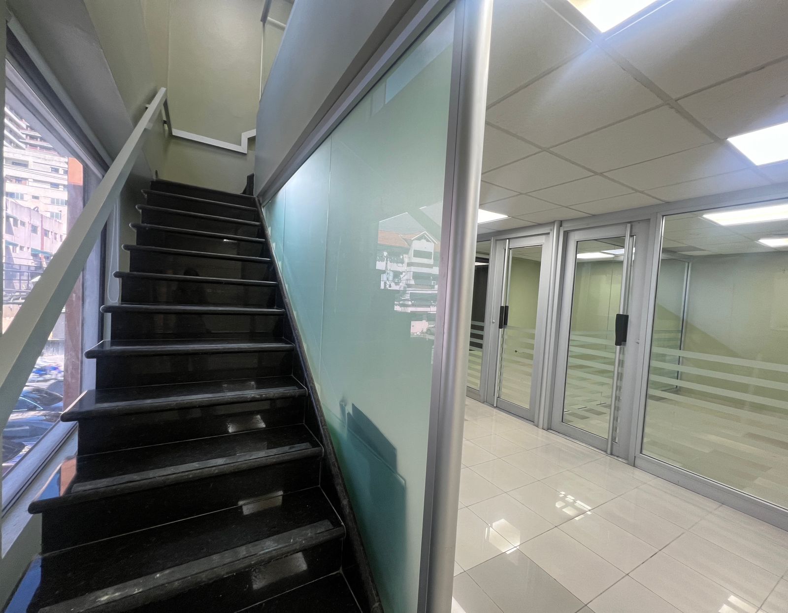 oficinas y locales comerciales - alquiler de local en piantini 1
