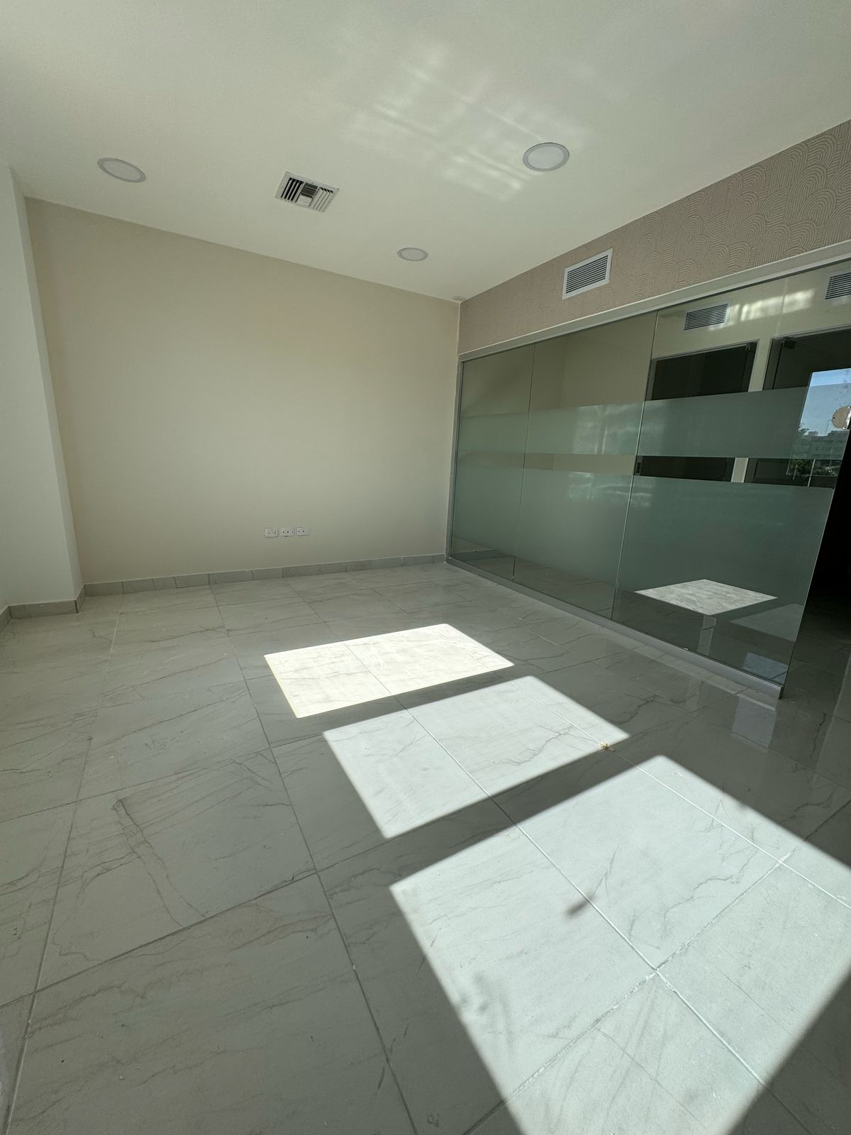oficinas y locales comerciales - Local de 141 MTS  En Plaza Corporativa Bella Vista 8
