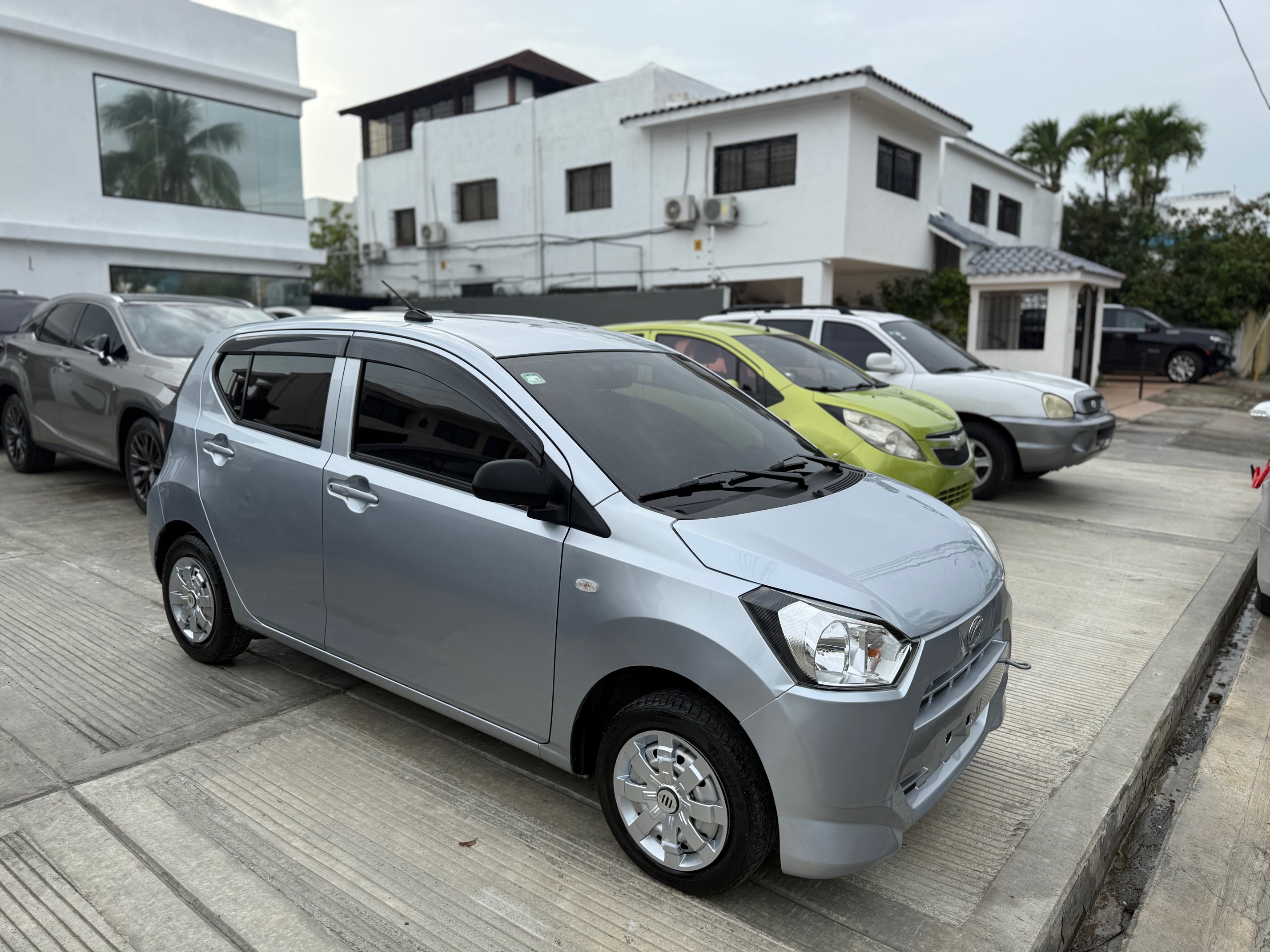 carros - Daihatsu Mira 2018 4