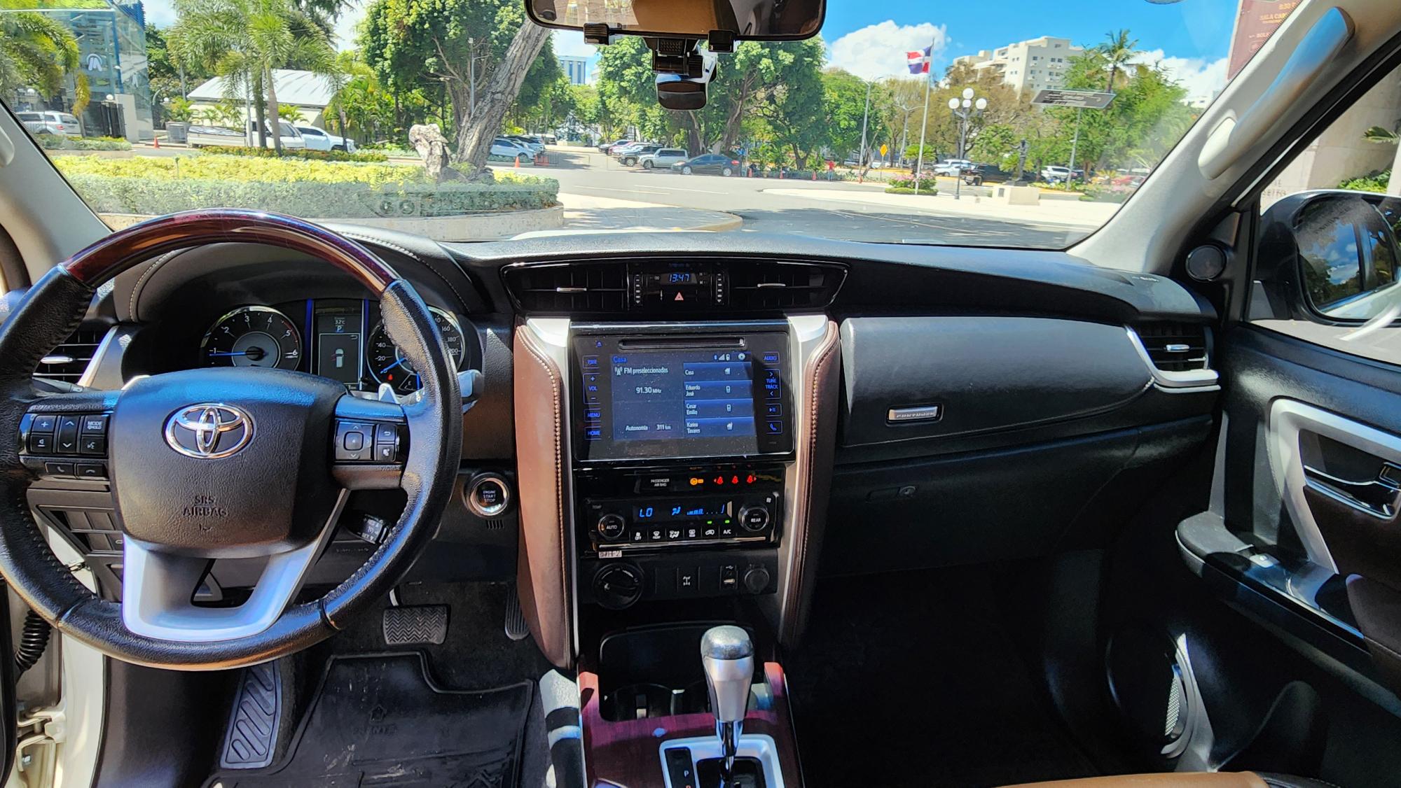jeepetas y camionetas - Vendo Toyota Fortuner SRV 2018 2