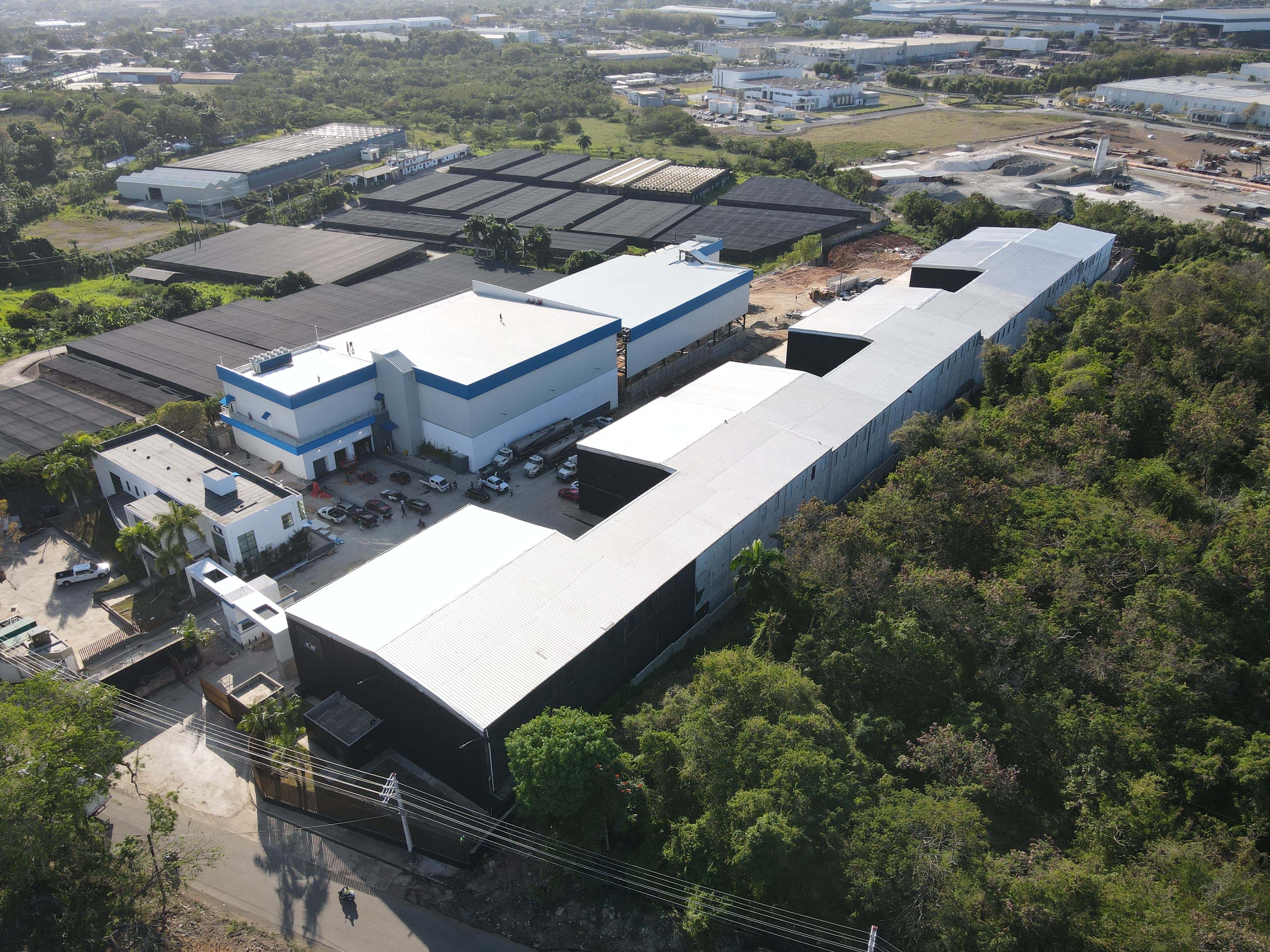oficinas y locales comerciales - RENTO NAVE EN AUTOPISTA DUARTE KM 22 0