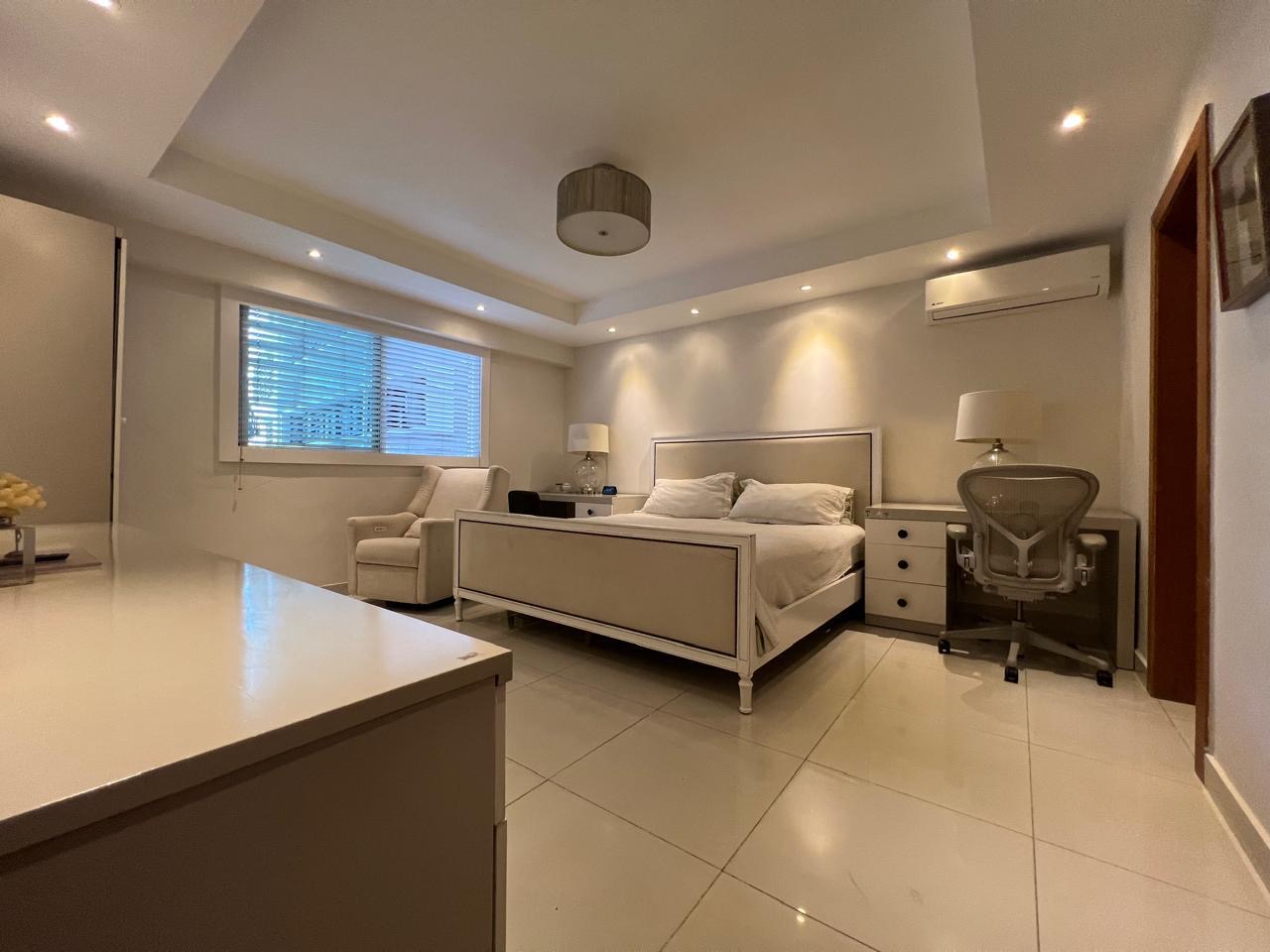 apartamentos - Apt. En venta en Urb. Real 191 mts2 168 mts2 neto  5