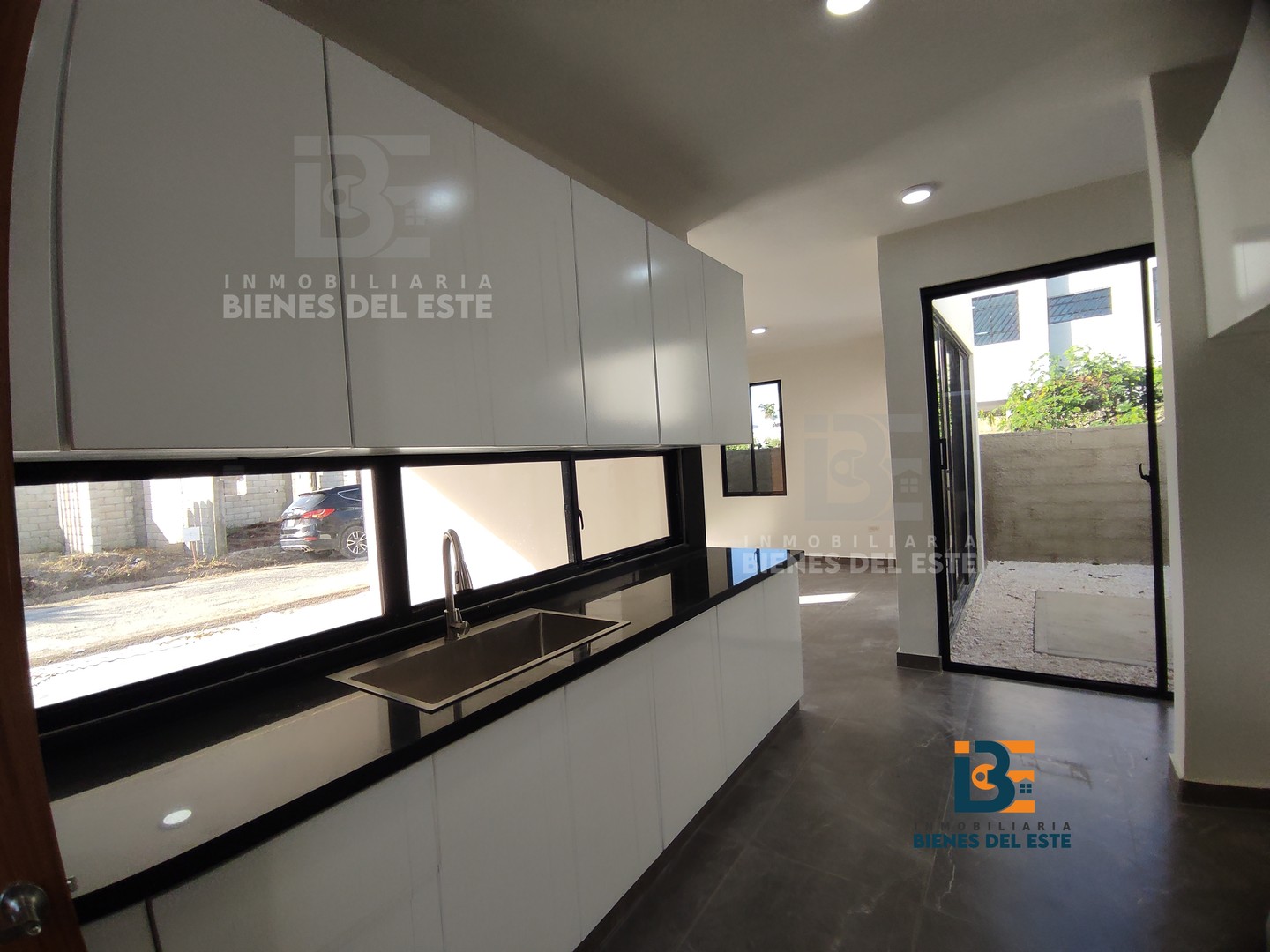 casas - Moderna Vivienda en Venta en Residencial Cerrado, Seguridad 24 Horas 4