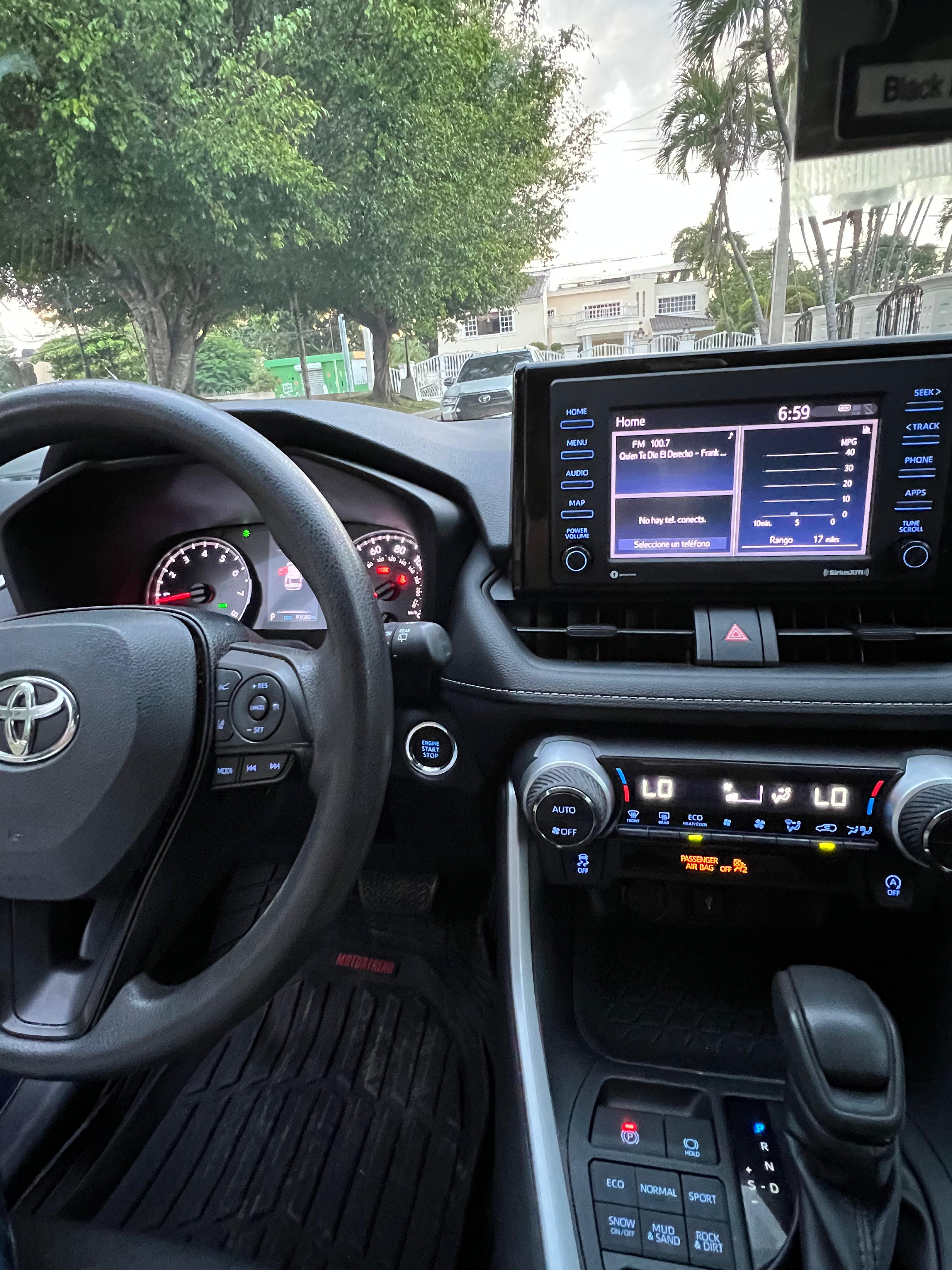 jeepetas y camionetas - Toyota rav4 2022 xle 3
