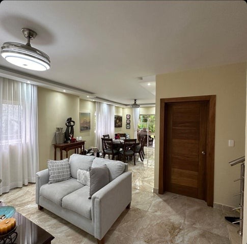 casas - Casa en venta Punta Cana #24-1737 cuatro dormitorios, uno en planta baja, jardín 0