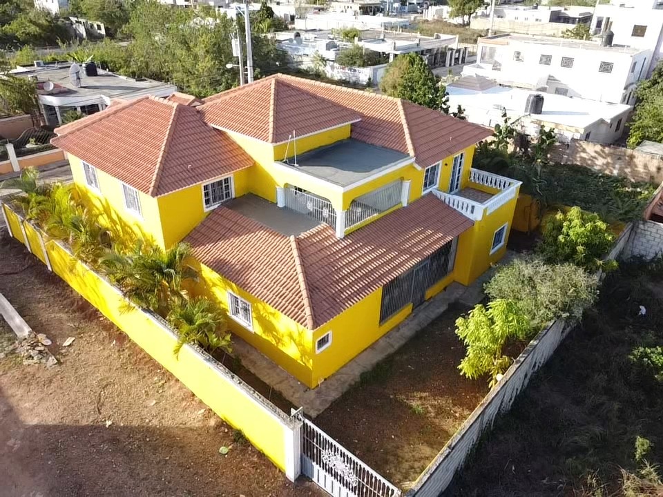 casas - Se Vende  Casa Grande y Preciosa con 5  Habitaciones/ Residencial Villa España 2