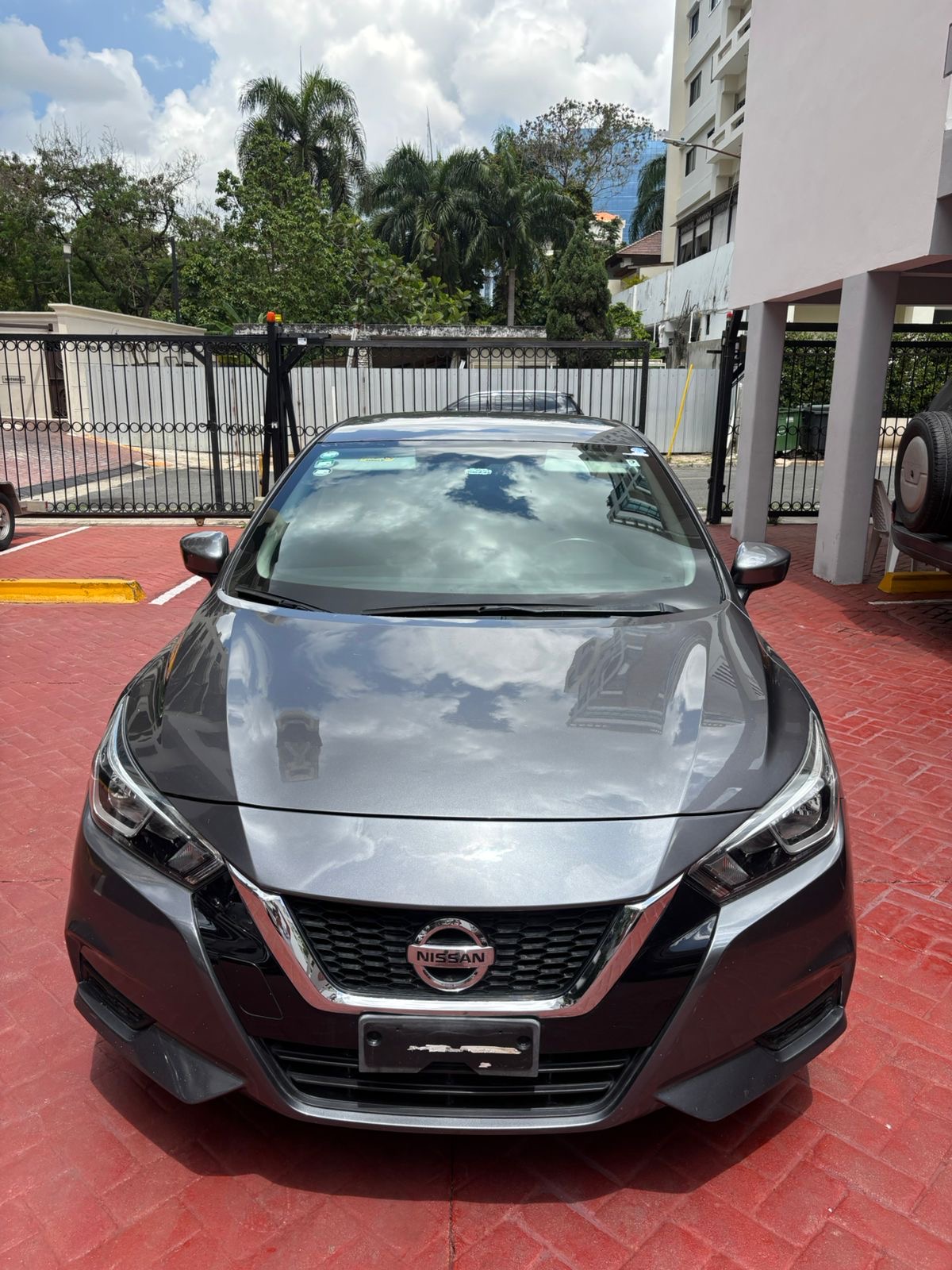 carros - Nissan Versa año 2022 3